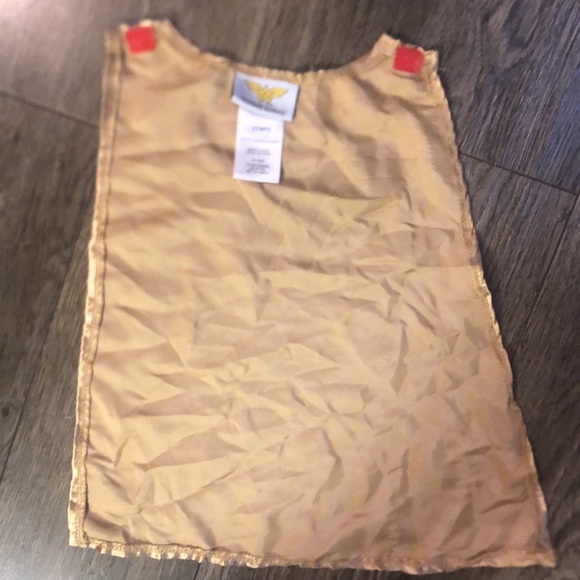 Wonder Woman cape size 2T - Picture 4 of 5